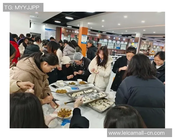 参与慈悲活动,埃梅里和纳赛尔一同去沙龙公益食堂帮助 参与慈悲活动,埃梅里和纳赛尔一同去沙龙公益食堂帮助